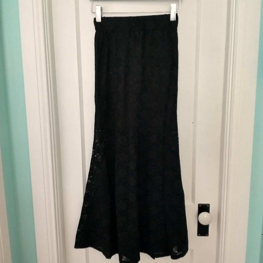 LACE SKIRT